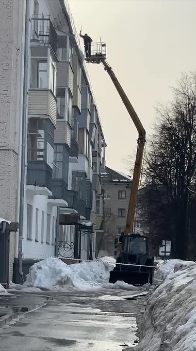 Весенняя очистка кровель в Чебоксарах: как прошел день 18 марта