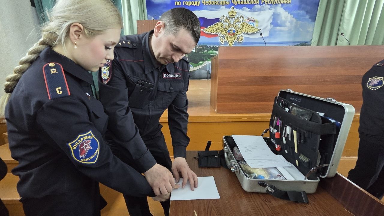 Слушатели Детской полицейской академии побывали на экскурсии в УМВД России по городу Чебоксары Слушатели Детской полицейской академии побывали на экскурсии в УМВД России по городу Чебоксары