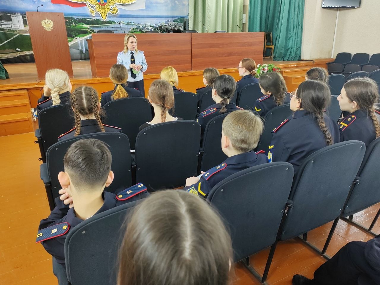 Слушатели Детской полицейской академии побывали на экскурсии в УМВД России по городу Чебоксары Слушатели Детской полицейской академии побывали на экскурсии в УМВД России по городу Чебоксары