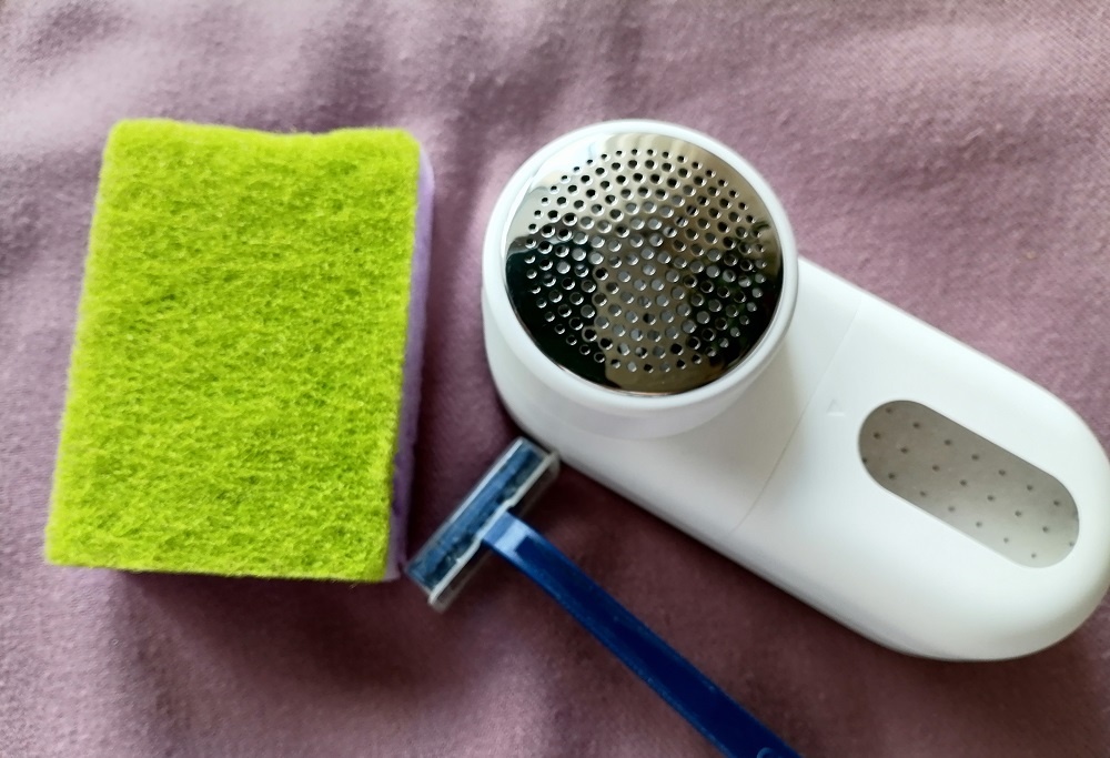 Как эффективно удалить катышки с одежды: простые и доступные советы