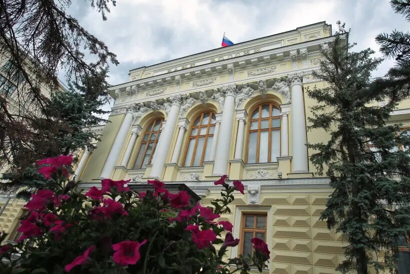 Ключевая ставка ЦБ снизилась до 15,5%: жесткая политика остается в силе