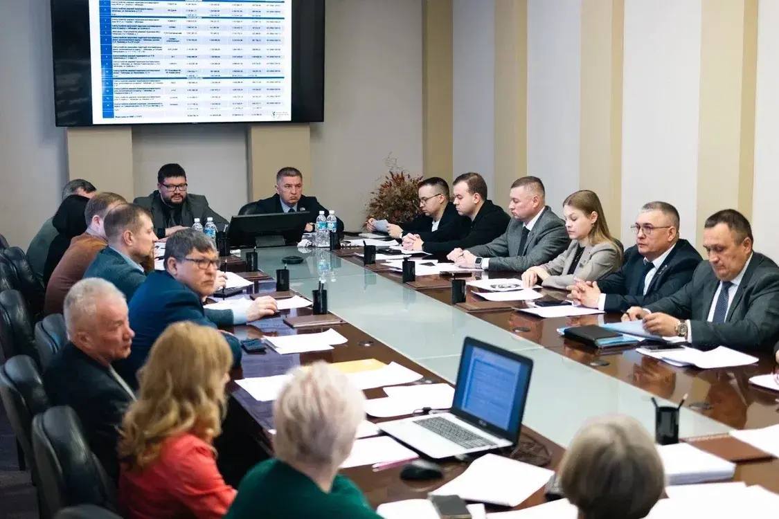 Глава города Чебоксары провел рабочую встречу с Председателем ЧГСД Владимиром Доброхотовым, руководителем фракции «Единая Россия» Натальей Евсюковой и с членами фракции