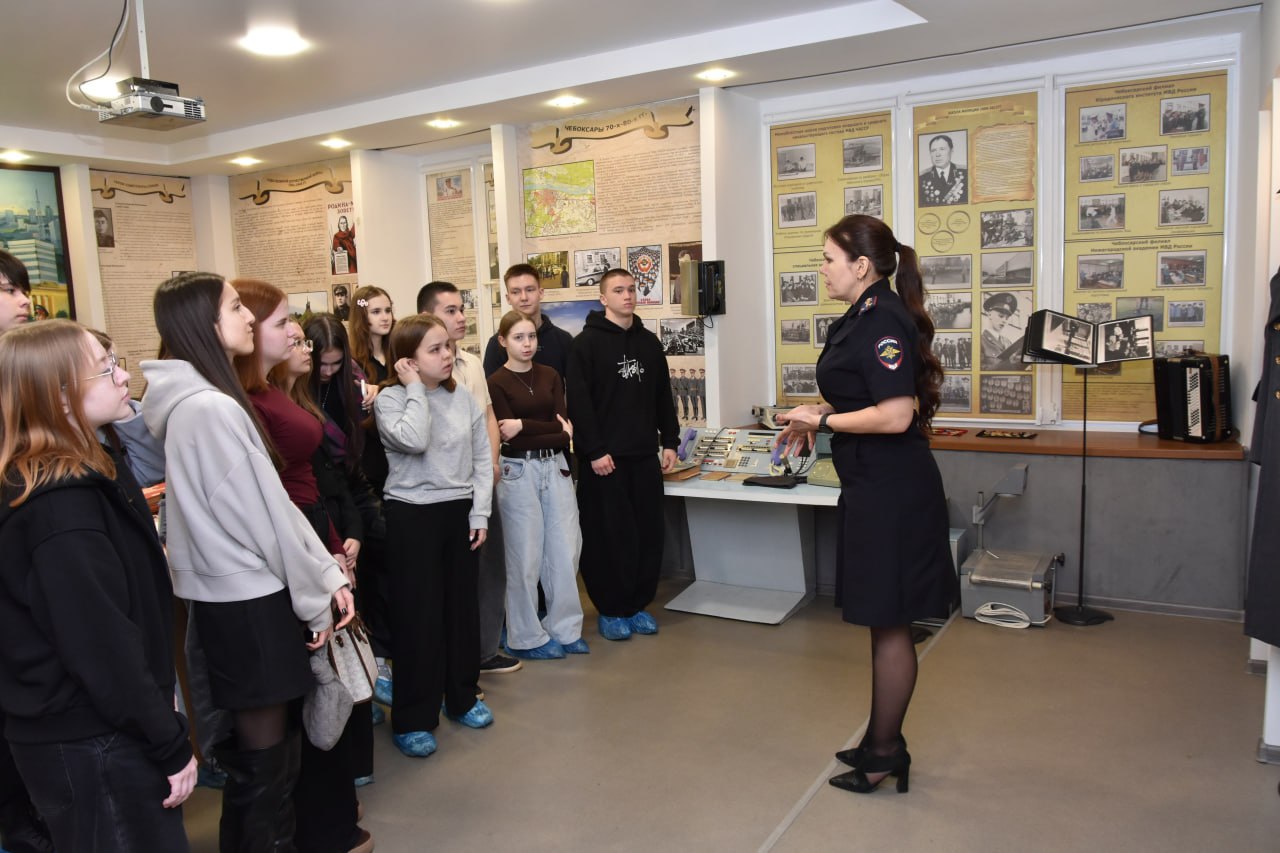 В Чебоксарах сотрудники УМВД и представители Общественного совета при ведомстве провели профориентационную встречу с будущими юристами В Чебоксарах сотрудники УМВД и представители Общественного совета при ведомстве провели профориентационную встречу с будущими юристами