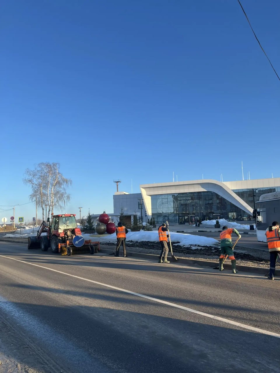 От Московского проспекта до Аэропорта: приводим в порядок улицы после зимы