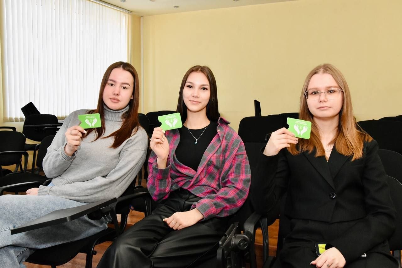 В Чебоксарах сотрудники УМВД и представители Общественного совета при ведомстве провели профориентационную встречу с будущими юристами В Чебоксарах сотрудники УМВД и представители Общественного совета при ведомстве провели профориентационную встречу с будущими юристами