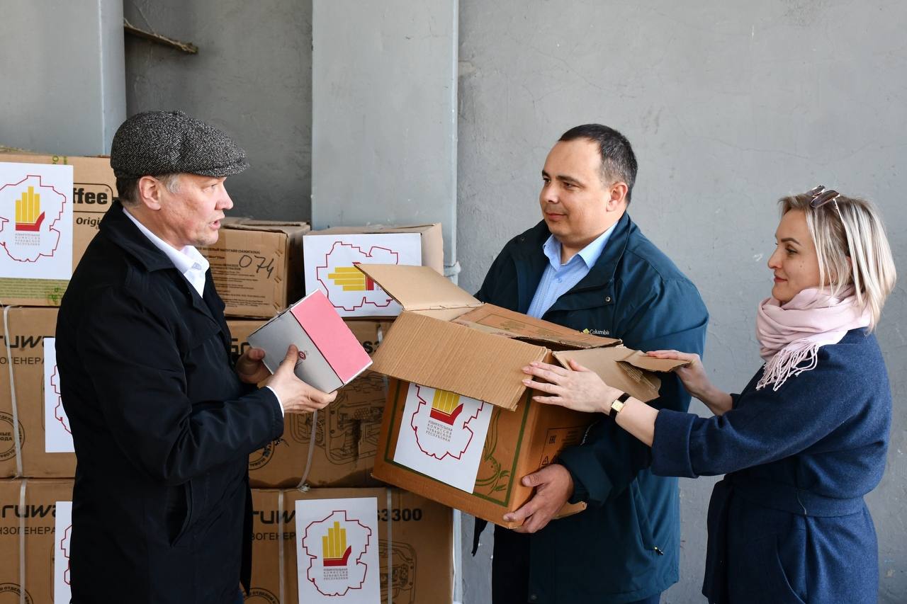 Избирательные комиссии Чувашской Республики передали гуманитарную помощь для бойцов, участвующих в специальной военной операции Избирательные комиссии Чувашской Республики передали гуманитарную помощь для бойцов, участвующих в специальной военной операции