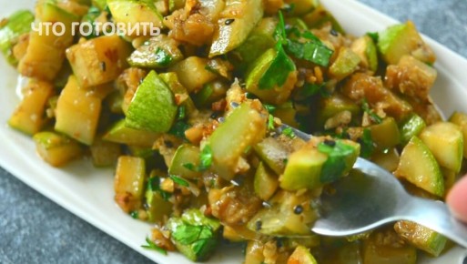 Летний салат из кабачков, который готовится всего за 15 минут