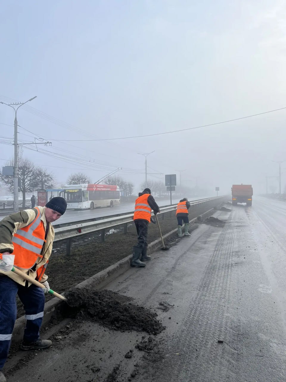 Город готовится к весне: где работают коммунальные службы сейчас Город готовится к весне: где работают коммунальные службы сейчас