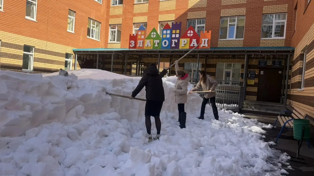 Образовательные учреждения Чебоксар начали уборку после зимы Образовательные учреждения Чебоксар начали уборку после зимы