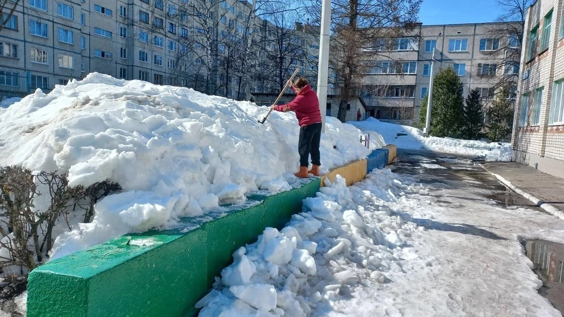Образовательные учреждения Чебоксар начали уборку после зимы Образовательные учреждения Чебоксар начали уборку после зимы