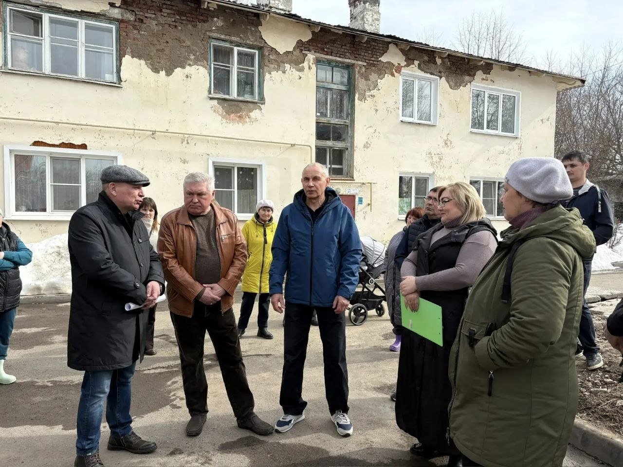 В мкр. Иваново состоялась встреча с жителями, посвящённая вопросам переселения из ветхого и аварийного жилья В мкр. Иваново состоялась встреча с жителями, посвящённая вопросам переселения из ветхого и аварийного жилья