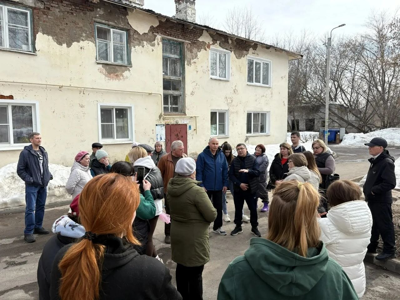 В мкр. Иваново состоялась встреча с жителями, посвящённая вопросам переселения из ветхого и аварийного жилья В мкр. Иваново состоялась встреча с жителями, посвящённая вопросам переселения из ветхого и аварийного жилья