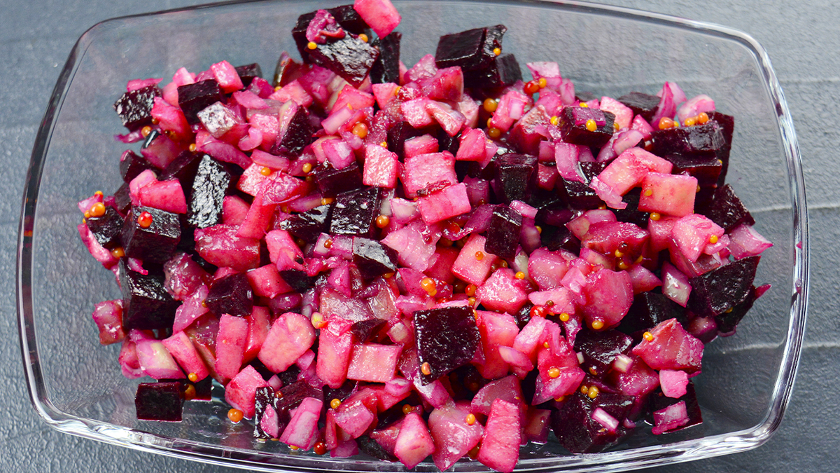 Неповторимый салат из свеклы: удивите гостей оригинальным рецептом