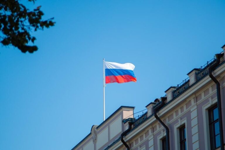 Тысячи россиян застряли за границей из-за закрытия воздушного пространства на Ближнем Востоке