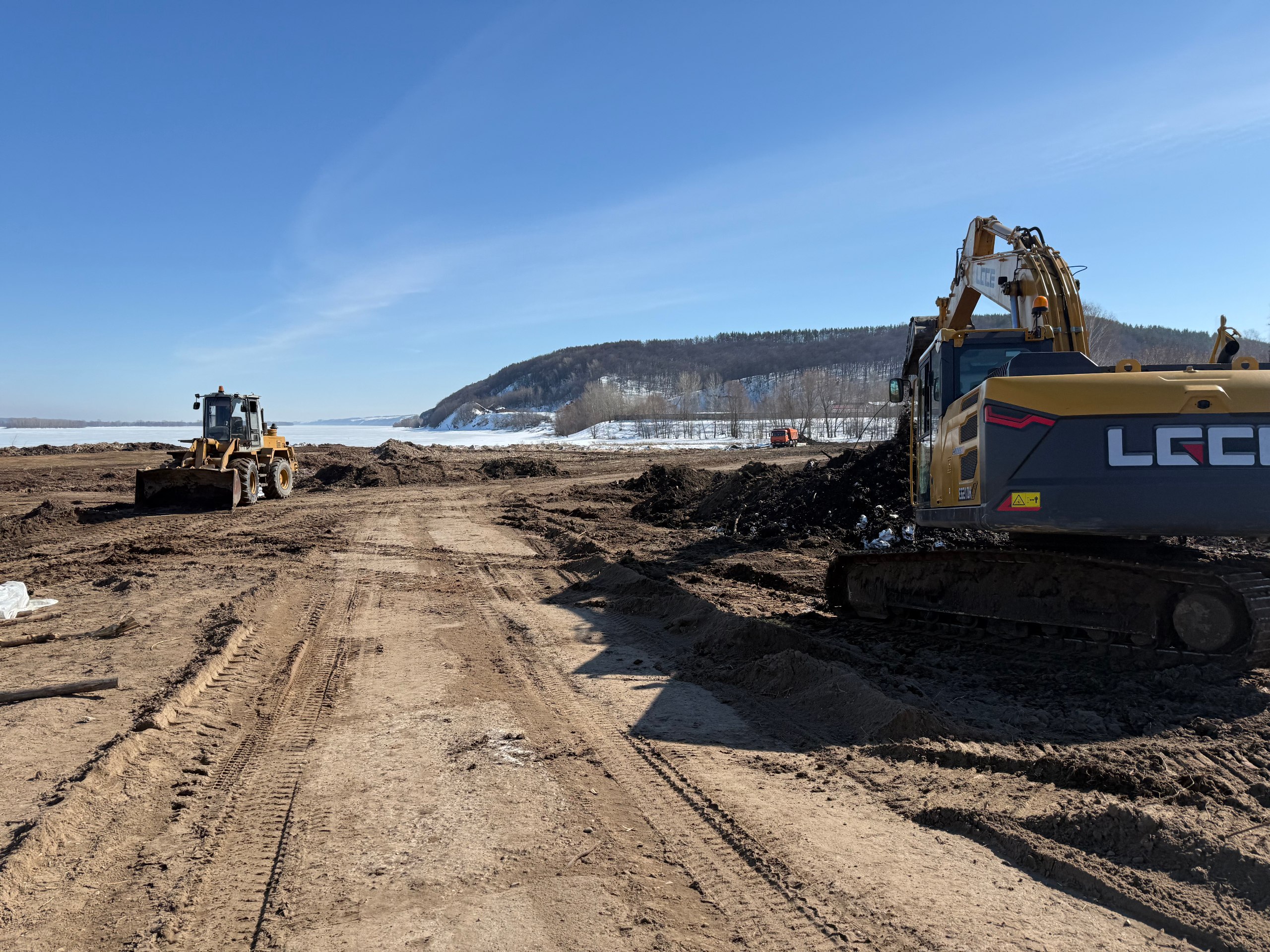 Прокуратура Козловского района держит на контроле ход выполнения работ по строительству набережной р. Волга с причальной стенкой и благоустройству прилегающей территории в г.Козловка