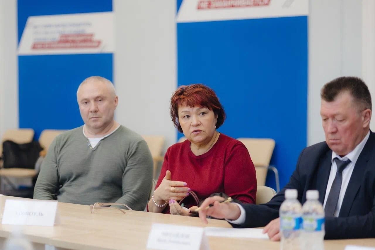 Алла Салаева провела прием граждан в штабе «Единой России» Алла Салаева провела прием граждан в штабе «Единой России»