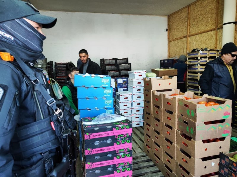 В Чувашии полицейские совместно с Управлением ФСБ по региону и ОМОН «Сувар» Росгвардии проверили свыше 850 объектов возможного пребывания иностранцев В Чувашии полицейские совместно с Управлением ФСБ по региону и ОМОН «Сувар» Росгвардии проверили свыше 850 объектов возможного пребывания иностранцев