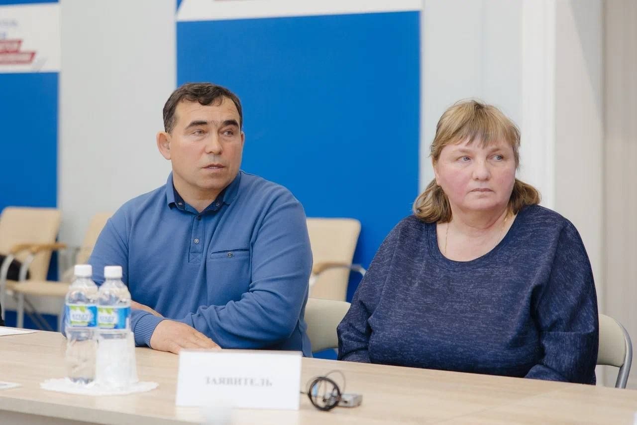 Алла Салаева провела прием граждан в штабе «Единой России» Алла Салаева провела прием граждан в штабе «Единой России»