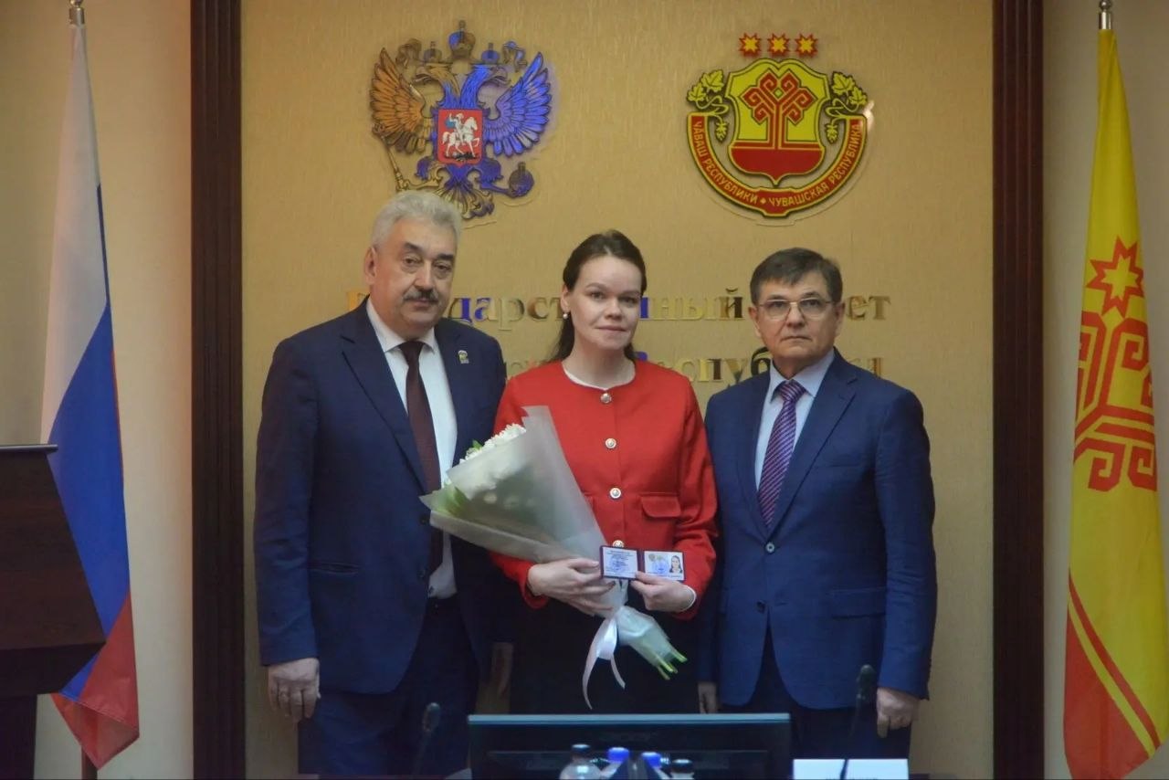 Леонид Черкесов: Вместе с Председателем Верховного Суда Чувашской Республики Анатолием Петровым вручили удостоверения мировым судьям Леонид Черкесов: Вместе с Председателем Верховного Суда Чувашской Республики Анатолием Петровым вручили удостоверения мировым судьям