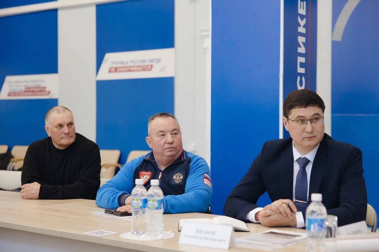 Алла Салаева провела прием граждан в штабе «Единой России» Алла Салаева провела прием граждан в штабе «Единой России»