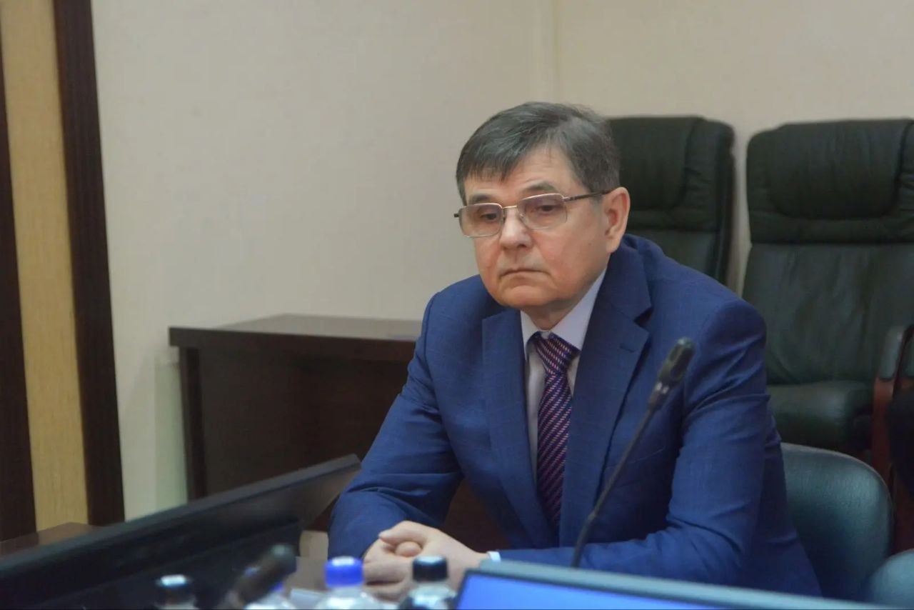 Леонид Черкесов: Вместе с Председателем Верховного Суда Чувашской Республики Анатолием Петровым вручили удостоверения мировым судьям Леонид Черкесов: Вместе с Председателем Верховного Суда Чувашской Республики Анатолием Петровым вручили удостоверения мировым судьям