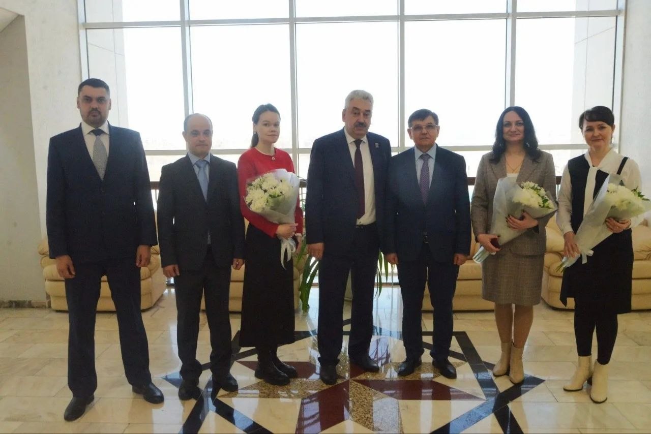 Леонид Черкесов: Вместе с Председателем Верховного Суда Чувашской Республики Анатолием Петровым вручили удостоверения мировым судьям