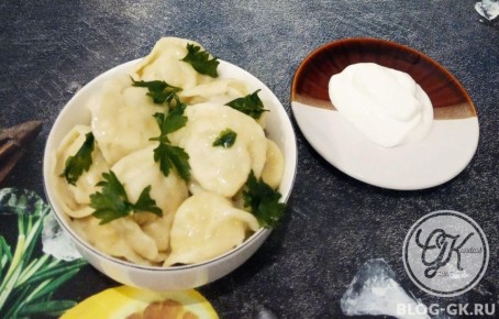 Нежные домашние пельмени с свиным фаршем в яичном тесте