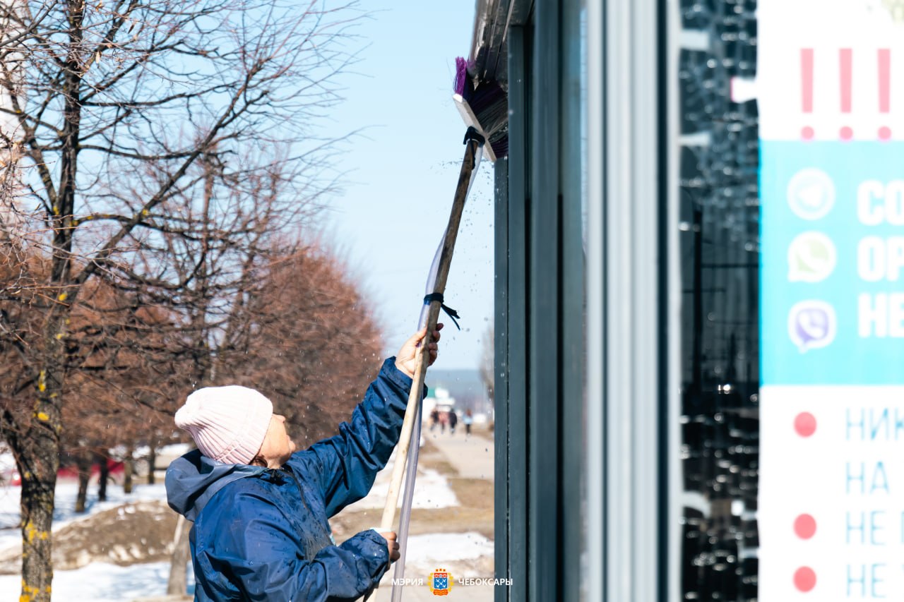 Масштабная кампания по наведению порядка после зимы проходит в Чебоксарах Масштабная кампания по наведению порядка после зимы проходит в Чебоксарах