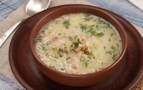 Густой и ароматный: картофельный суп "Тертюха" с нежной грудинкой