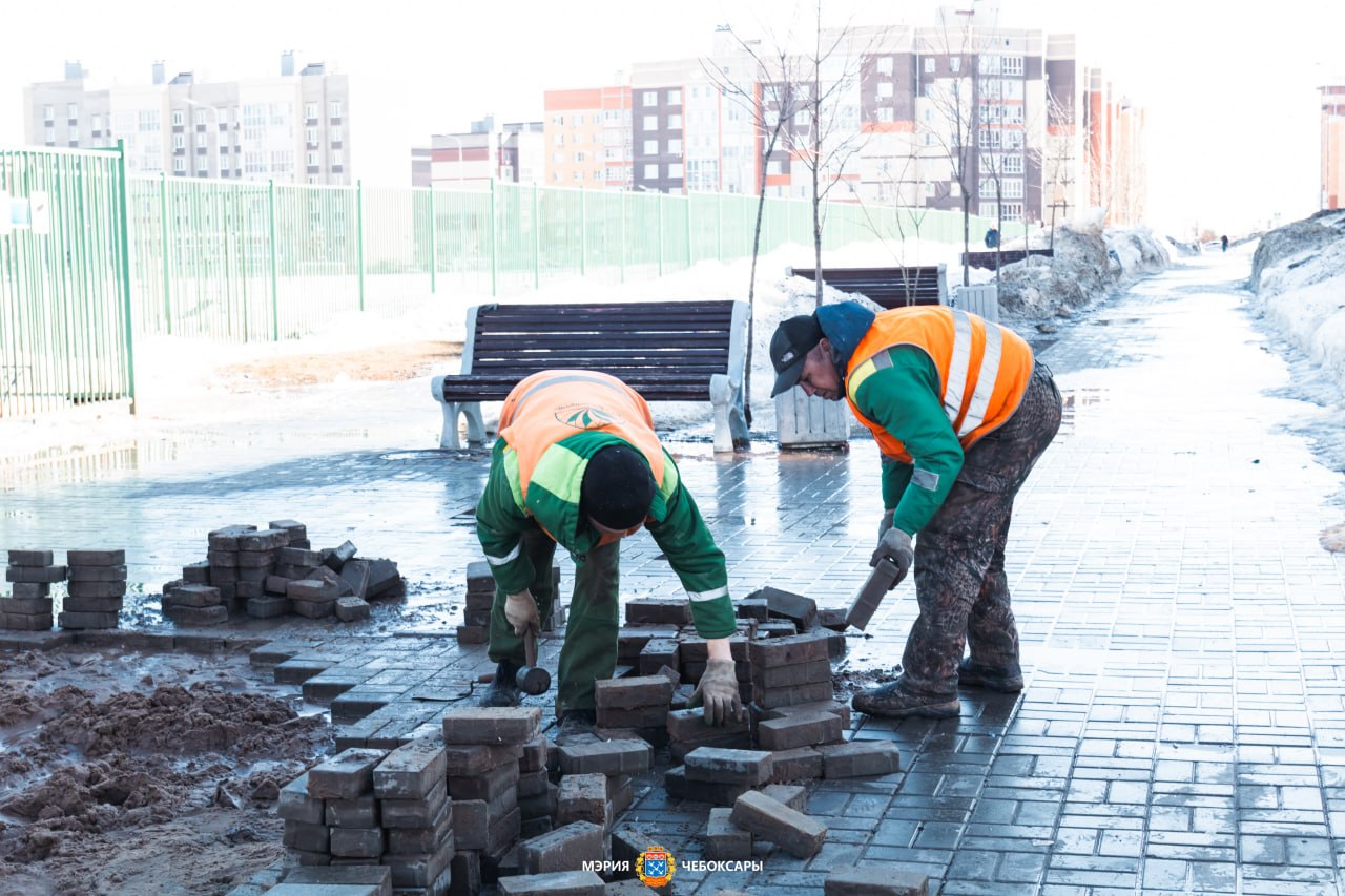 В Чебоксарах обновляют тротуарную плитку в микрорайоне «Новый город» В Чебоксарах обновляют тротуарную плитку в микрорайоне «Новый город»