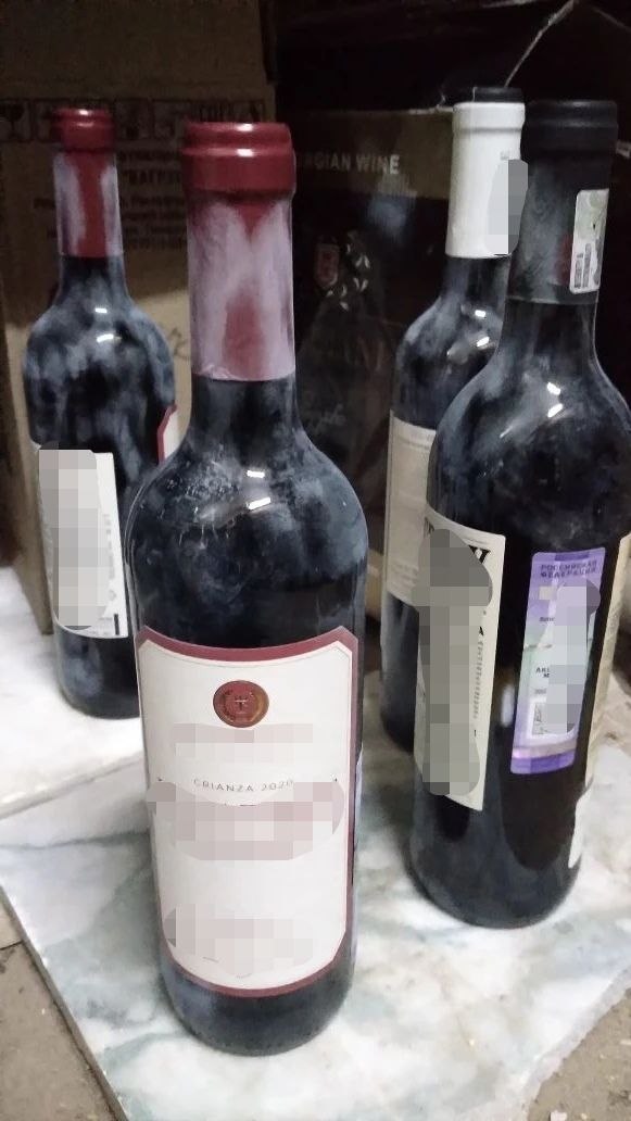 Полицейские Чебоксар раскрыли кражу семи бутылок вина из подвального помещения
