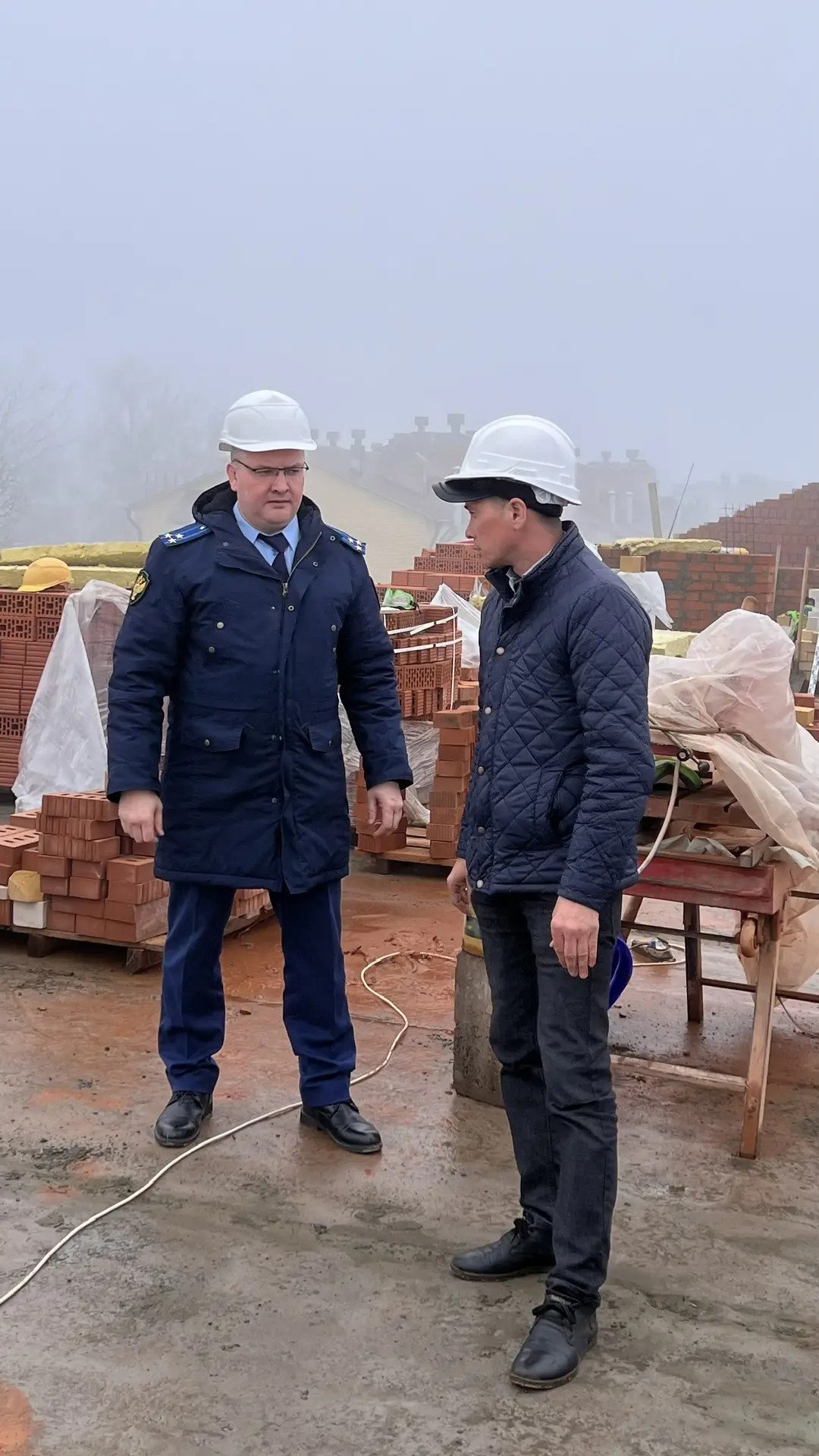 Прокурор Вурнарского района Сергей Парамонов проинспектировал ход строительства многоквартирного жилого дома Прокурор Вурнарского района Сергей Парамонов проинспектировал ход строительства многоквартирного жилого дома