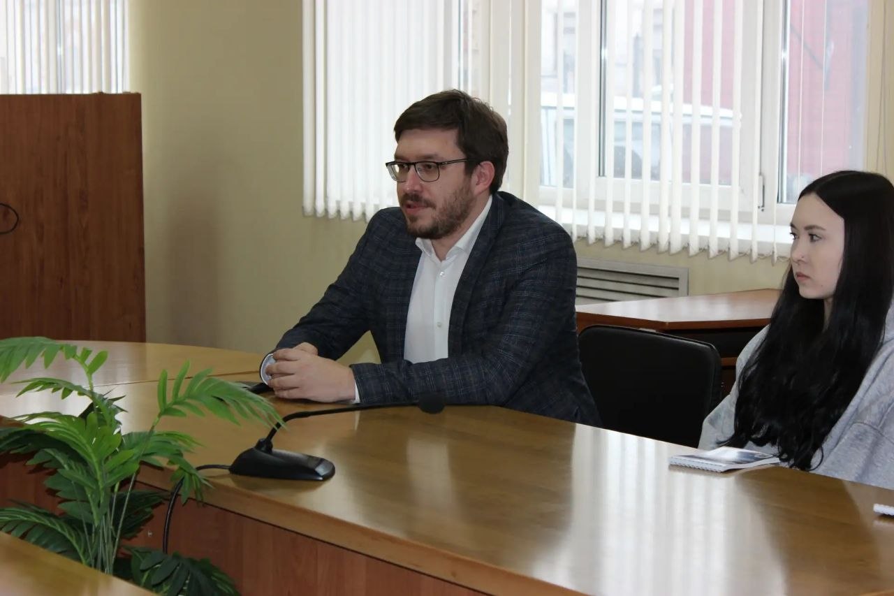 Чебоксарах полицейские и общественники провели профориентационную экскурсию для студентов техникума Чебоксарах полицейские и общественники провели профориентационную экскурсию для студентов техникума