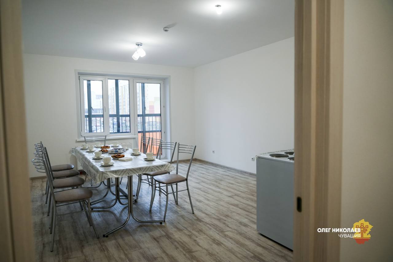 Олег Николаев: Ещё 23 новоселья в Чебоксарах! Вручили детям-сиротам ключи от собственных квартир Олег Николаев: Ещё 23 новоселья в Чебоксарах! Вручили детям-сиротам ключи от собственных квартир