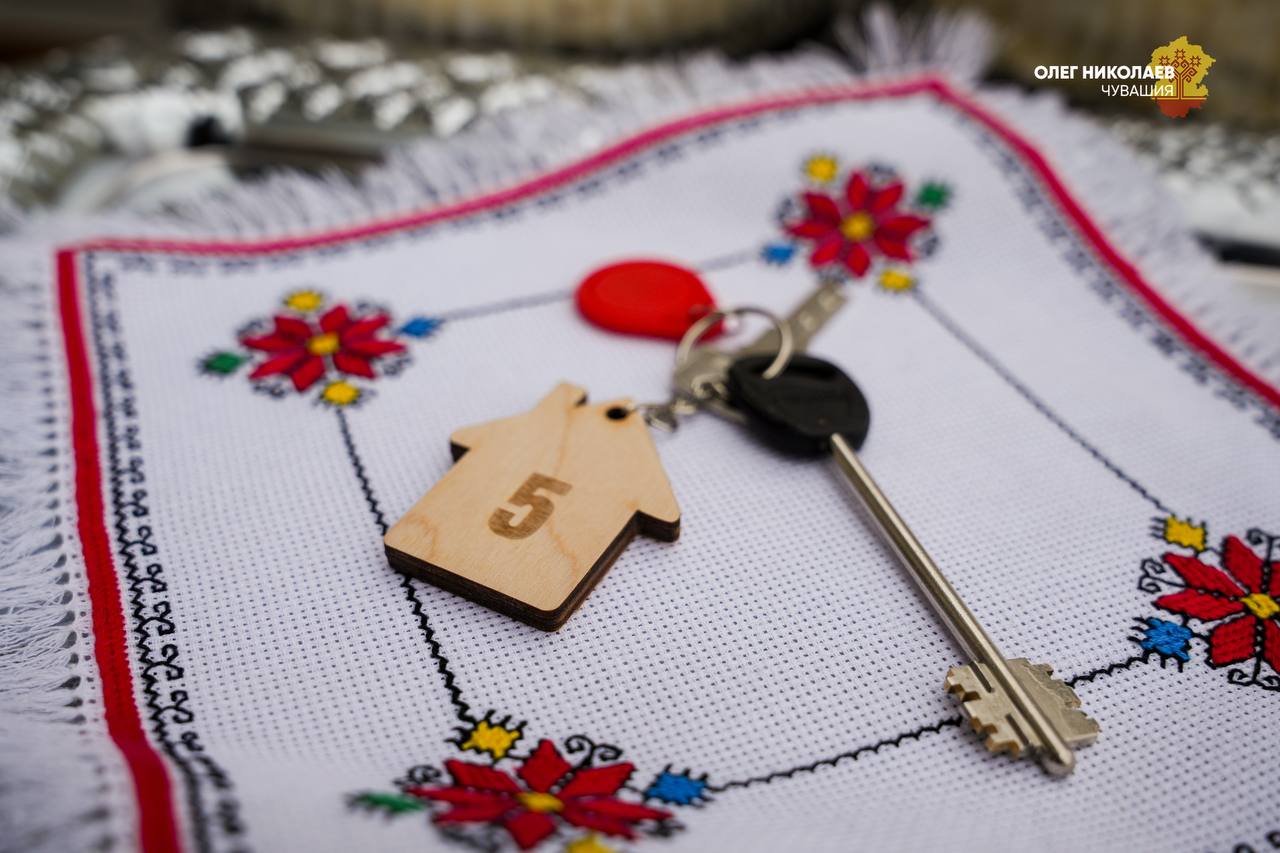 Олег Николаев: Ещё 23 новоселья в Чебоксарах! Вручили детям-сиротам ключи от собственных квартир Олег Николаев: Ещё 23 новоселья в Чебоксарах! Вручили детям-сиротам ключи от собственных квартир