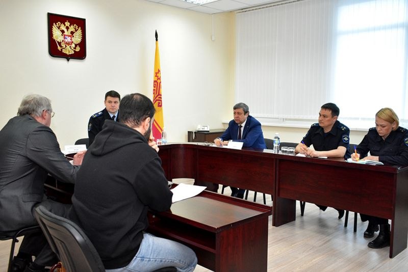 7 апреля в Общественной приемной Президента Российской Федерации в Чувашской Республике временно исполняющий обязанности министра внутренних дел по региону полковник юстиции Владимир Котов провел прием граждан по личным... 7 апреля в Общественной приемной Президента Российской Федерации в Чувашской Республике временно исполняющий обязанности министра внутренних дел по региону полковник юстиции Владимир Котов провел прием граждан по личным...