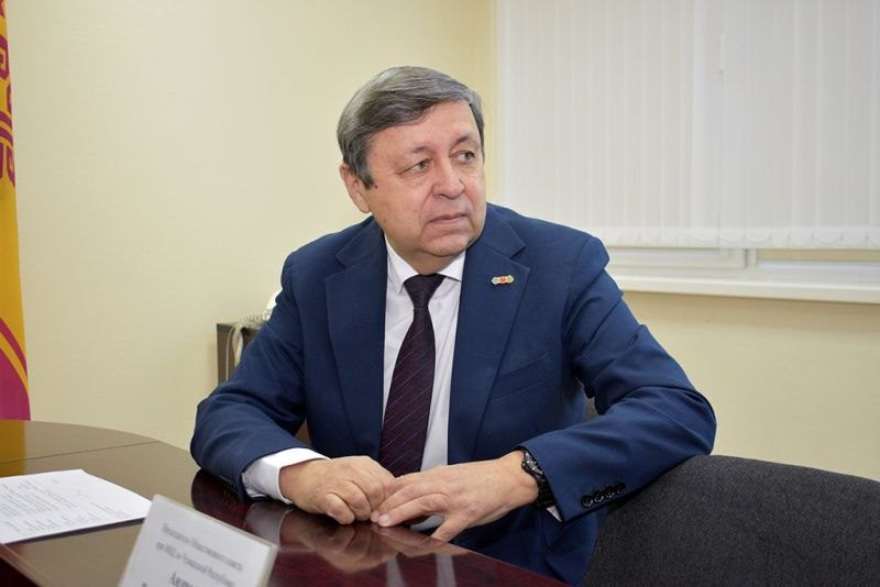 7 апреля в Общественной приемной Президента Российской Федерации в Чувашской Республике временно исполняющий обязанности министра внутренних дел по региону полковник юстиции Владимир Котов провел прием граждан по личным... 7 апреля в Общественной приемной Президента Российской Федерации в Чувашской Республике временно исполняющий обязанности министра внутренних дел по региону полковник юстиции Владимир Котов провел прием граждан по личным...