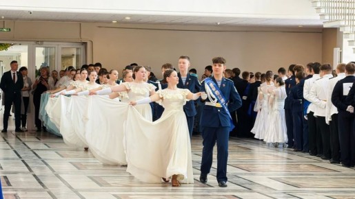 В Чебоксарах прошёл республиканский конкурс бального танца «Бал четырёх Побед»