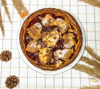 Осенний вишневый пирог: соблазнительное угощение для вашего стола