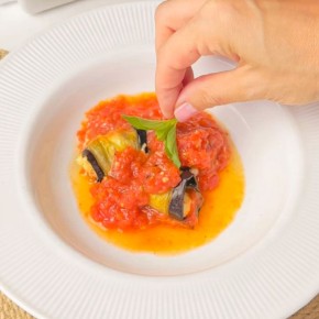 Потрясающие баклажаны с сыром и помидорами: легкий ужин, который удивит каждого