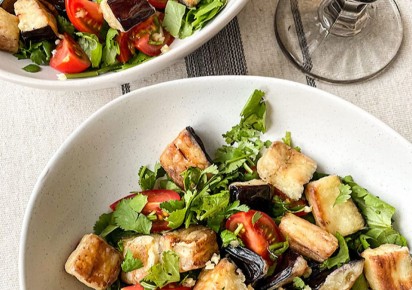 Вдохновляющий салат с запечёнными баклажанами