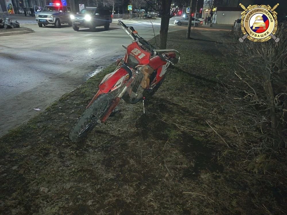 13 апреля 2026 года в Алатыре произошло ДТП с участием несовершеннолетнего питбайкера 13 апреля 2026 года в Алатыре произошло ДТП с участием несовершеннолетнего питбайкера