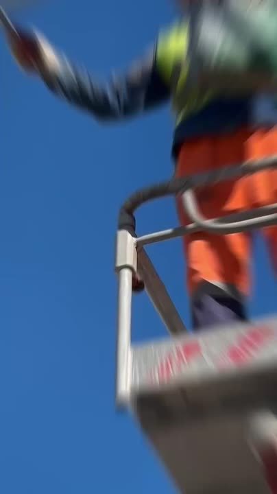 Город не перестает трудиться!