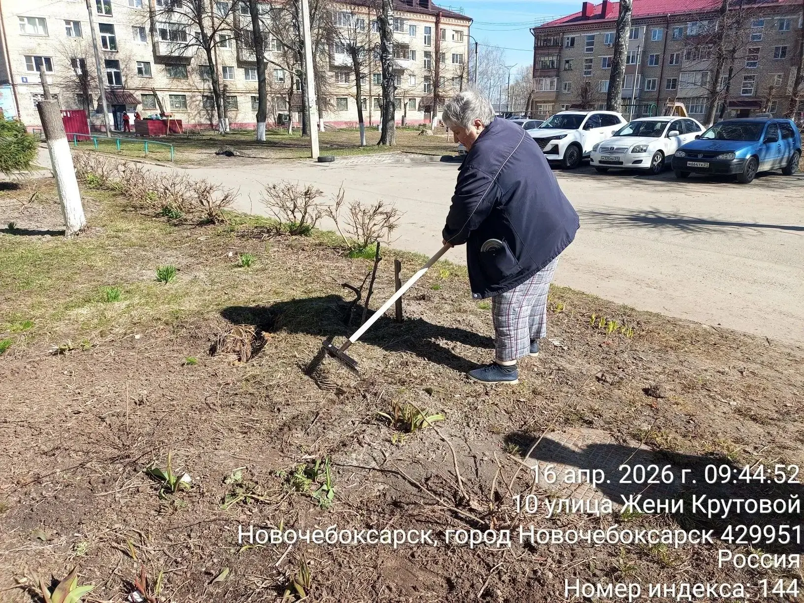 УК активно проводят субботники во дворах УК активно проводят субботники во дворах