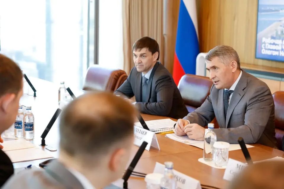 Олег Николаев: Вчерашний диалог с Министром промышленности и торговли России Антоном Алихановым в Москве позволил синхронизировать наши действия по ключевым направлениям развития Чувашии Олег Николаев: Вчерашний диалог с Министром промышленности и торговли России Антоном Алихановым в Москве позволил синхронизировать наши действия по ключевым направлениям развития Чувашии