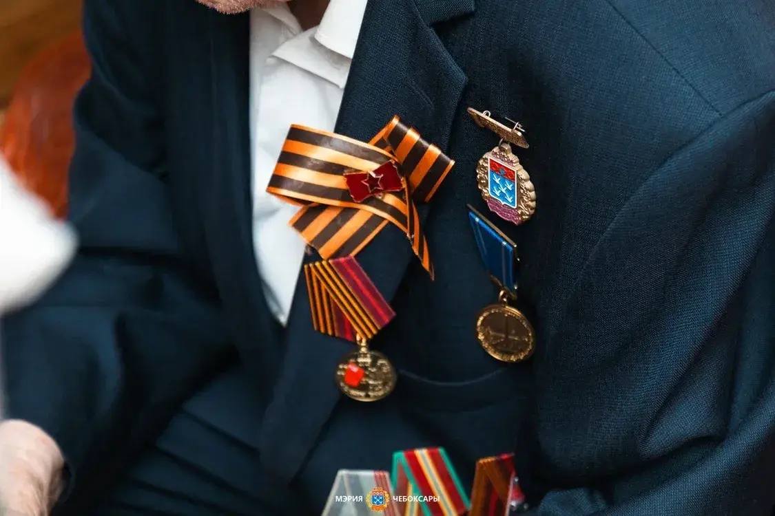 Глава города Станислав Трофимов встретился с ветераном Великой Отечественной войны Глава города Станислав Трофимов встретился с ветераном Великой Отечественной войны