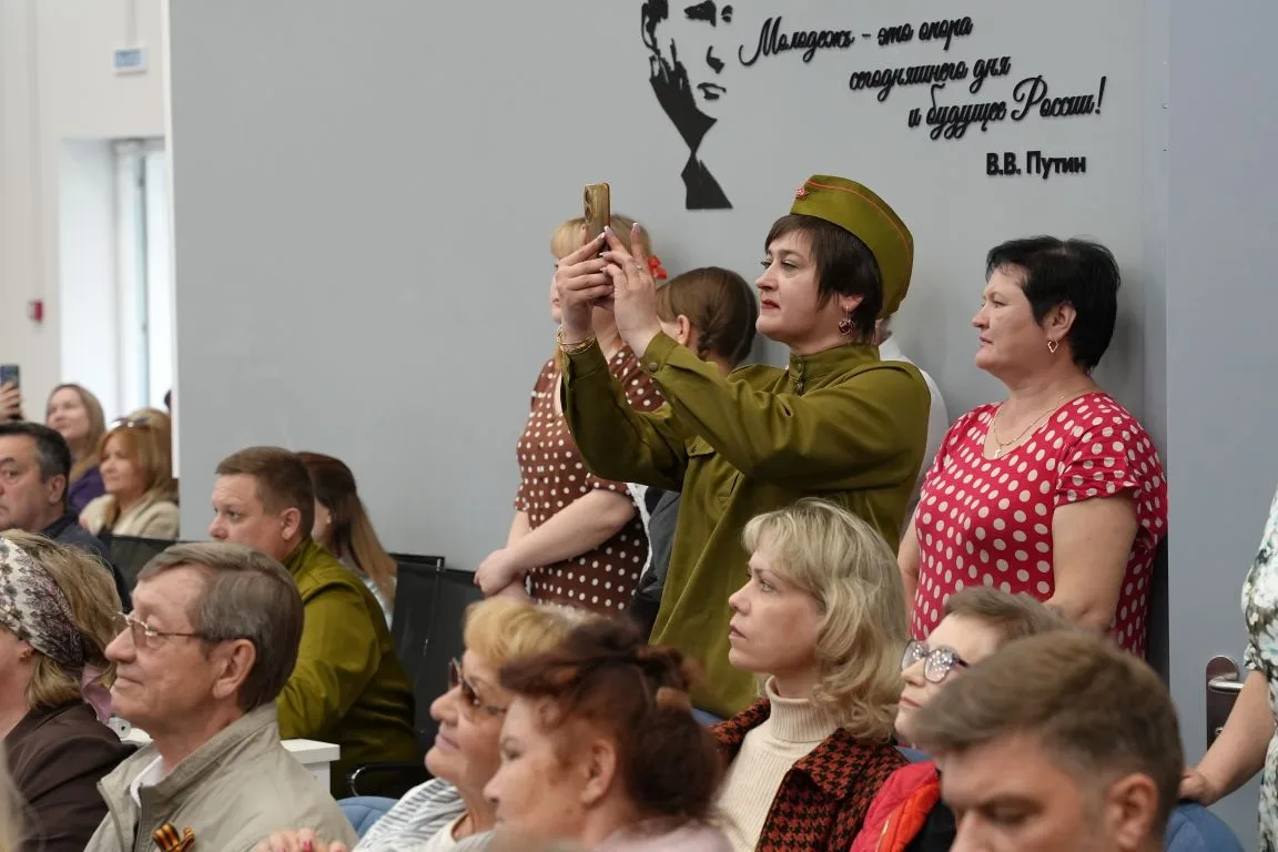 Леонид Черкесов: Поздравил с Днём Победы шумерлинских волонтёров СВО Леонид Черкесов: Поздравил с Днём Победы шумерлинских волонтёров СВО