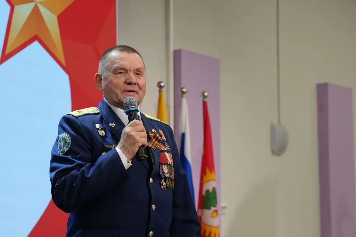 Леонид Черкесов: Поздравил с Днём Победы шумерлинских волонтёров СВО Леонид Черкесов: Поздравил с Днём Победы шумерлинских волонтёров СВО