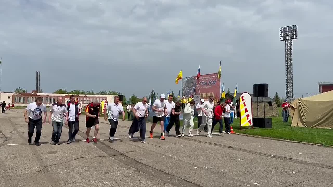 Поздравил участников 33-й легкоатлетической эстафеты на призы газеты «Грани» с открытием соревнований