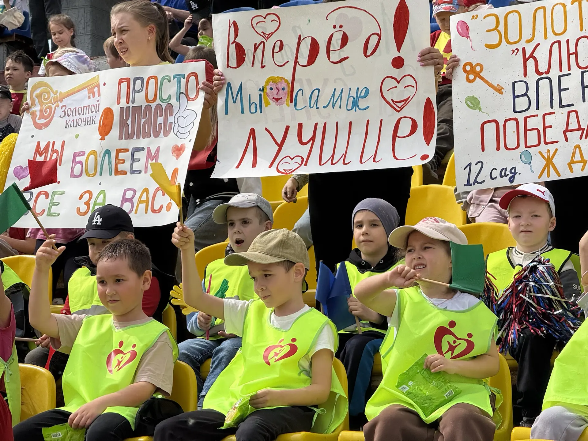 Поздравил участников 33-й легкоатлетической эстафеты на призы газеты «Грани» с открытием соревнований Поздравил участников 33-й легкоатлетической эстафеты на призы газеты «Грани» с открытием соревнований